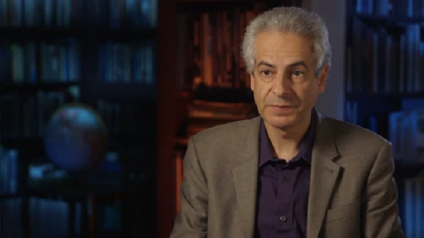 Trong vòng 60 năm qua, khoảng 12.000 vụ chứng kiến UFO đã được báo cáo cho Bộ Quốc phòng Anh. Bộ Quốc phòng thường kết luận rập khuôn cho hầu hết các vụ chứng khiến, ông Pope nói, nhưng khoảng 5% trong số đó “dường như đã đi ngược lại cách giải thích thường”.