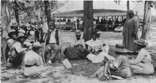 Theo như những người da đỏ Choctaw, ngọn đồi dẫn đến một thế giới ngầm với những dãy hang động lớn. Có một con sông dưới mặt đất ở đó và kết nối đến những thế giới khác hoặc những địa điểm dưới lòng đất.