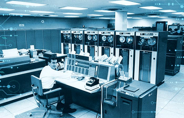 Internet là một hệ thống toàn cầu gồm các mạng máy tính kết nối với nhau được sử dụng bởi hàng tỷ người trên toàn thế giới. Ngày nay với xu thế của internet of thing, internet sẽ trở thành một hệ sinh thái thực sự và giúp con người có thể tương tác cũng như điều khiển tất cả các đồ vật, vật dụng thông qua môi trường internet.