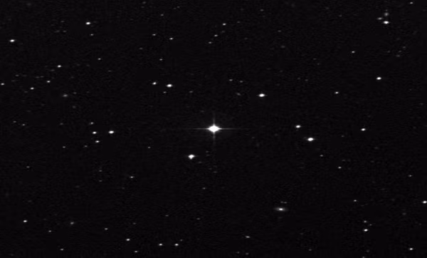 Những nguyên tố này lẽ ra không nên xuất hiện ở một ngôi sao "còn sống". Theo các nghiên cứu trước đây cho thấy, các nguyên tố nặng như vàng, bạch kim, uranium... chỉ có thể hình thành trong các sự kiện bùng nổ như siêu tân tinh hoặc sáp nhập sao neutron, gọi là "quá trình bắt neuron nhanh".