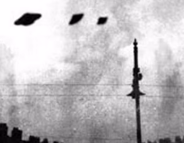 Nhận xét của Wolfe được đưa ra trong một cuộc họp báo tháng 5 năm 2001 tại Câu lạc bộ Báo chí Quốc gia ở Washington, D.C. Hai mươi quan chức Không quân Hoa Kỳ đã nghỉ hưu, Cục Hàng không Liên bang và các quan chức tình báo đã đứng ra làm chứng.