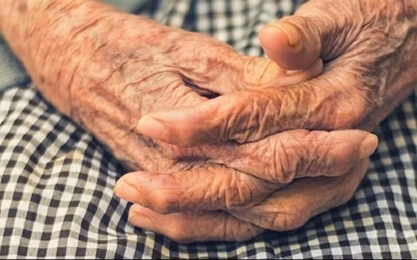 Chìa khóa để ngăn chặn quá trình này chính là việc điều khiển quá trình phân bào ăn mòn dần ADN của chúng ta khi già.