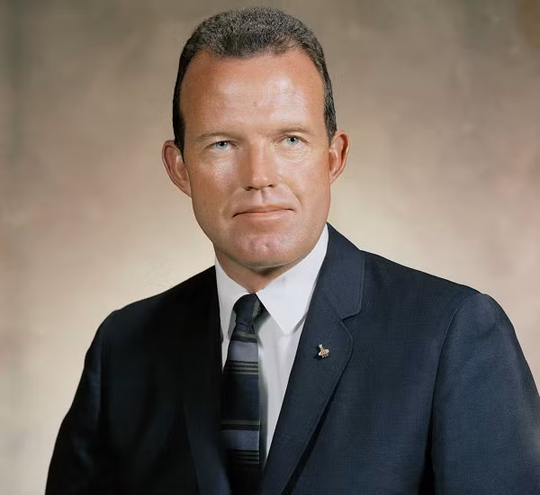 Gordon Cooper là một trong bảy phi hành gia thuộc Dự án Mercury – chương trình Tàu không gian có người lái đầu tiên của Mỹ. Vào năm 1957, ông đã có trải nghiệm không thể quên khi chạm trán UFO.