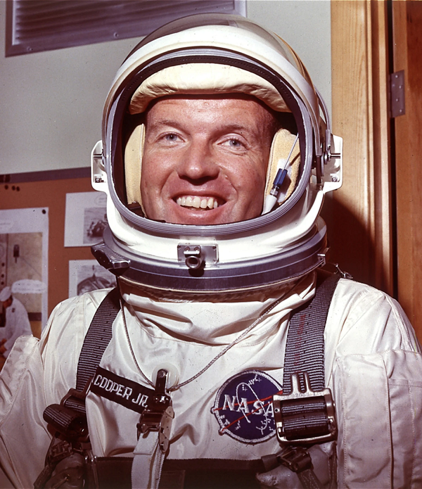 Cooper cho rằng các bằng chứng hình ảnh đã được tịch thu để phục vụ dự án Blue Book (Project Blue Book), dự án điều tra UFO chính thức của Không quân Hoa Kỳ tại Căn cứ Không quân Wright-Patterson (Wright-Patterson AFB).