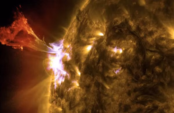 Năm 1859, một cơn gió Mặt trời khổng lồ đã tiếp cận Trái Đất, khiến một số cột viễn thông và đường ray phát sinh tia lửa điện, tạo ra hiện tượng cực quang ở các khu vực như Havana, Cuba.