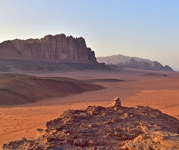 Giống như trên Trái Đất, vùng đồng bằng châu thổ là địa điểm lý tưởng để tìm ra các sự sống. Theo các nhà nghiên cứu, đồng bằng trên sao Hoả cũng là khu vực từng có con sông chảy qua.