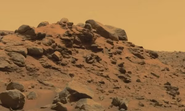 Nhưng điều gì sẽ xảy ra nếu những mẫu đó có vi trùng ngoài hành tinh? Phần lớn mọi người lo lắng bởi vi trùng ngoài hành tinh ảnh hưởng đến con người trên Trái Đất mà chúng ta không thể lường trước.