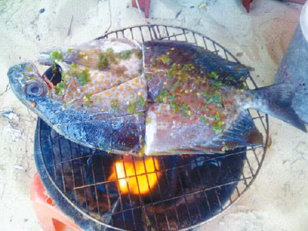 Mùa hè nóng nực, có thể chế biến thành các món canh, nấu lẩu hoặc cháo. Vừa đặt trên bếp, vừa thổi, vừa húp cho tăng thêm hương vị. Món ăn được chấm với ít nước mắm cá cơm nguyên chất sẽ tăng thêm vị đậm đà và tuyệt vời hơn.