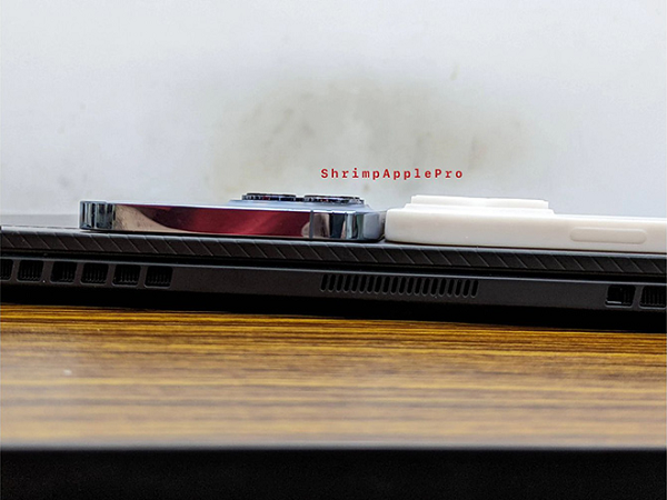 Cụm camera trên iPhone 14 Pro Max cũng sẽ có thiết kế lớn và dày hơn. Điều này đến từ hệ thống camera chính hoàn toàn mới với độ phân giải 48 MP.