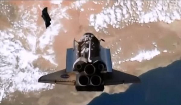 Trong khi Liên Xô âm thầm theo dõi, tìm hiểu về vệ tinh bí ẩn này thì Mỹ lại có những phát biểu đầy mâu thuẫn. "Vật thể đó đã được xác định là một "cục rác" của vệ tinh Discoverer do không quân Mỹ phóng lên và đã đi lạc trong không gian bấy lâu. “Vật thể đen” được phát hiện chứng minh tính hiệu quả của chương trình không gian của Mỹ", thông báo từ Lầu Năm Góc.