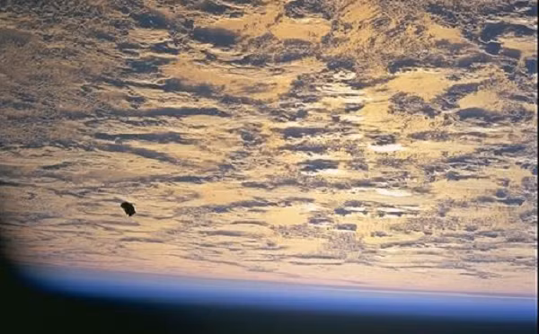 "Hiệp sĩ đen" được biết có đường bay theo quỹ đạo địa cực. Quỹ đạo địa cực thường được dùng vào việc nghiên cứu và vẽ bản đồ trái đất, quan sát trái đất, quan sát và ghi lại hình ảnh thời gian trôi qua trên trái đất và duy trì vệ tinh thám báo.