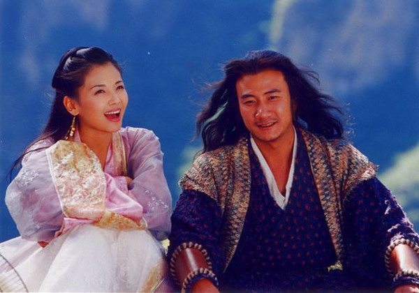 Theo một số nguồn tin khác, nhân vật Tiêu Phong cũng có thể được Kim Dung lấy chất liệu từ một nguyên mẫu khác trong lịch sử, đó là Truật Xích – người con trai cả mang thân thế không rõ ràng của Thành Cát Tư Hãn.