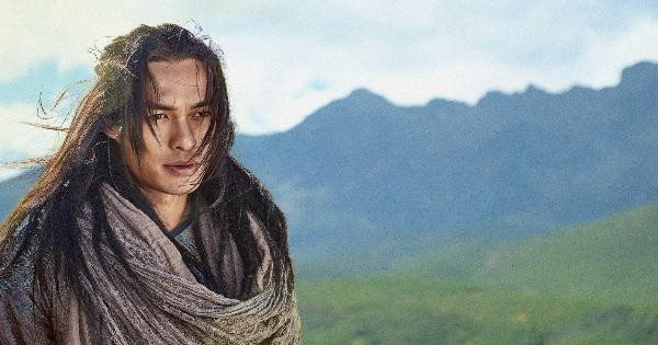 Truật Xích (1180 – 1227) là người con trai đầu tiên của Thành Cát Tư Hãn và cũng là một chiến binh dũng mãnh, tài năng. Trong suốt cuộc đời, ông đã lập nhiều chiến công hiến hách, giúp Thành Cát Tư Hãn thu phục các bộ tộc Mông Cổ, đánh bại nước Kim, chinh phục nhiều vùng đất ở Trung Á, Đông Âu.