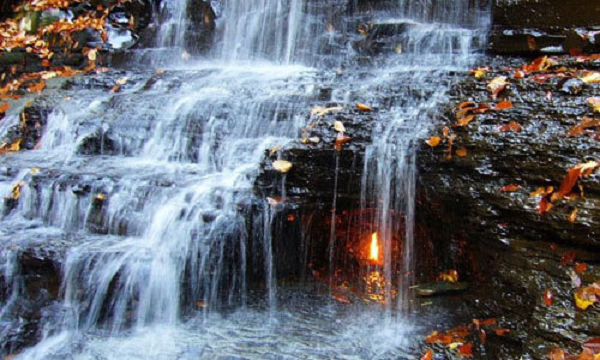 Điều đó đồng nghĩa với việc khí gas duy trì ngọn lửa sinh ra từ một quá trình khác. Họ thừa nhận không thể xác định chính xác quá trình này.