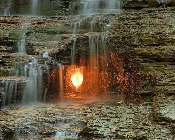 Vì thế, chừng nào ngọn lửa còn cháy thì những điều tốt đẹp vẫn còn. Nhiều người tin rằng nếu bí mật về "ngọn lửa vĩnh cửu" được giải mã thì con người sẽ tìm ra cách khai thác khí gas tự nhiên dưới các vùng đất đá một cách hiệu quả hơn.