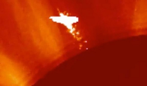 Năm 2020,một thợ săn UFO nổi tiếng Scott C Waring, tuyên bố rằng ông đã tìm thấy một quả cầu đen khổng lồ trong hình ảnh SOHO, lớn gấp 25 lần kích thước của Trái Đất, ông nói rằng đó hẳn là một Tàu ngoại tinh nhân “Alien Ship” hay một “trạm vũ trụ” (Space Station).