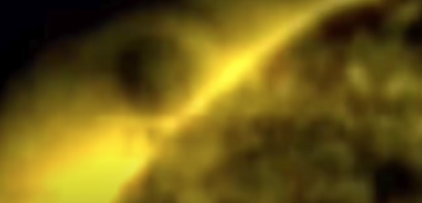 Kích thước của những vật thể bay này lớn đến mức khó tin, gần bằng kích thước của Trái Đất. Nếu những UFO này là một số tiểu hành tinh hoặc sao chổi lớn hơn, thì chúng đáng lẽ đã bị hút vào Mặt Trời bởi lực hấp dẫn mạnh do Mặt Trời tạo ra, và chúng không thể lang thang gần Mặt Trời.