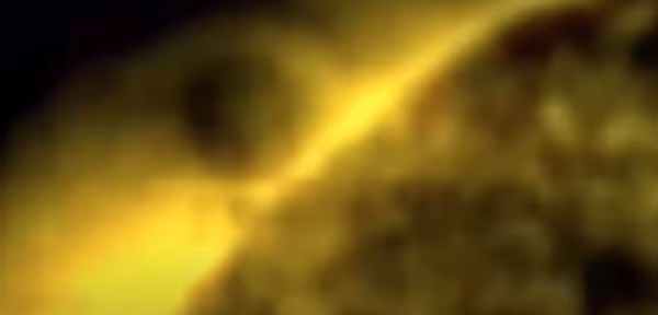 Kích thước của những vật thể bay này lớn đến mức khó tin, gần bằng kích thước của Trái Đất. Nếu những UFO này là một số tiểu hành tinh hoặc sao chổi lớn hơn, thì chúng đáng lẽ đã bị hút vào Mặt Trời bởi lực hấp dẫn mạnh do Mặt Trời tạo ra, và chúng không thể lang thang gần Mặt Trời.