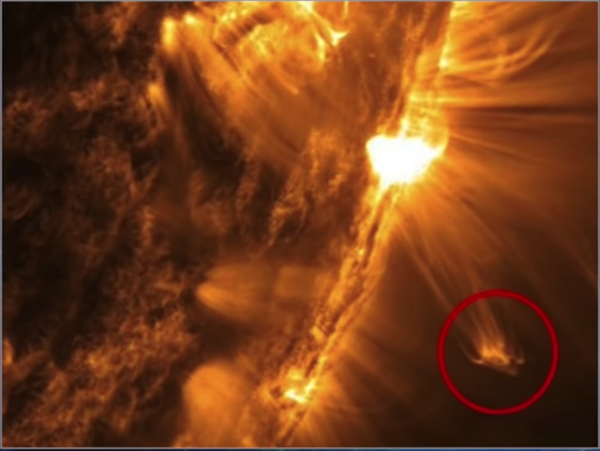 Từ góc độ vật lý lượng tử, những vật thể bay này vẫn bảo trì trạng thái chuyển động, nhưng chúng không có đuôi dài, vì vậy chúng chắc chắn không phải là sao chổi, chúng hẳn là những con tàu vũ trụ khổng lồ có thể xuyên việt thời không.