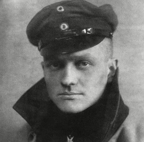 Waitzrick đã đợi cho đến khi ông 105 tuổi, 80 năm sau cuộc đấu súng giữa Red Baron và những vị khách lạ mặt từ ngoài Trái đất trên bầu trời trong xanh nước Bỉ vào mùa xuân năm 1917. Một câu chuyện đáng kinh ngạc đủ để làm lên một bộ phim đình đám ở Hollywood.