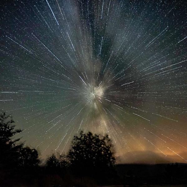 Đa số sao băng rất nhỏ, một số nhỏ xíu như hạt cát, cho nên chúng biến mất trong không khí. Những sao băng lớn rơi tới mặt đất được gọi là thiên thạch và ta hiếm gặp chúng.