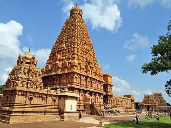 Các cổ văn và bằng chứng khác cho thấy việc biết sử dụng sắt sớm đã giúp người dân Tamil Nadu biến những khu rừng rậm thành vùng canh tác màu mỡ.