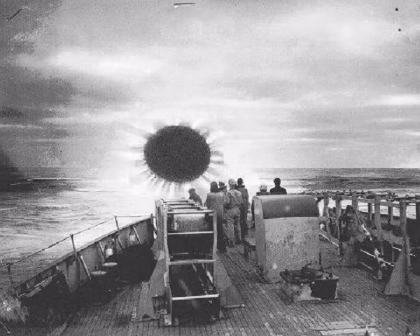 Cơ sở hạ tầng của Mỹ đã sụp đổ. Mỹ và Canada đã không còn được coi là 2 quốc gia. Hình thức thiết quân luật thực hiện vào năm 2137. Chính quyền Trung Ương đã không còn tồn tại.