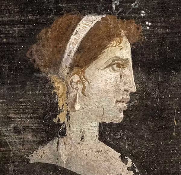 Mặc dù có rất nhiều tuyên bố "gần tìm thấy" ngôi mộ của nữ hoàng Cleopatra, nhưng cho đến ngày nay, không ai biết nơi người phụ nữ nổi tiếng này được chôn cất ở đâu.