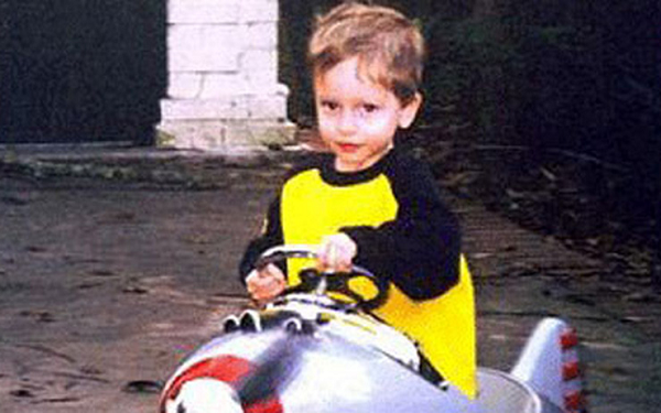 Nhà tâm lý học Jim Tucker đến từ đại học Virginia ở Mỹ đã nghiên cứu hàng trăm trường hợp luân hồi. Trong đó có câu chuyện đầu thai sau 50 năm của James Leininger.