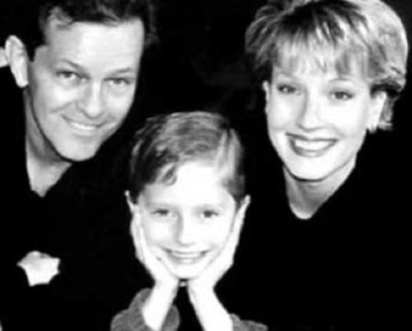 Tại đây, dưới sự hướng dẫn của chuyên gia chuyên gia tư vấn và trị liệu Carol Bowman, cậu bé James bắt đầu chia sẻ về ký ức của mình. James kể rằng, kiếp trước bản thân là một phi công lái máy bay chiến đấu. Ở kiếp trước, James lái máy bay Corsair và bị lực lượng Nhật Bản bắn hạ và tử vong trong trận chiến ở Iwo Jima hồi Thế chiến 2, có một người bạn tên Jack Larsen trên tàu..