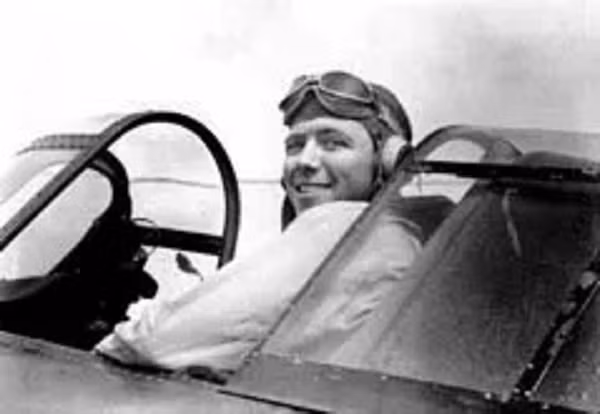 Hóa ra là có một chiếc máy bay chuyên chở được đặt tên USS Natoma Bay đậu ở Thái Bình Dương trong Thế chiến 2. Nó thật sự có liên quan tới Iwo Jima. Một phi công đã mất ở đó - một người đàn ông trẻ tên James Huston.