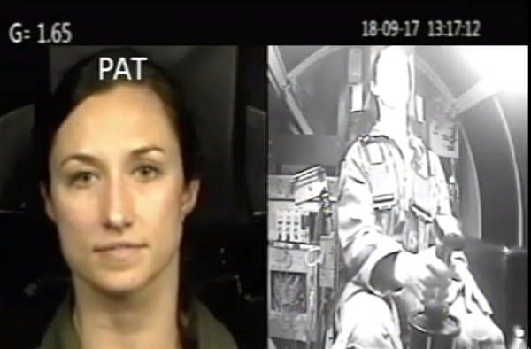 Các phi công nhào lộn thường xuyên gặp phải loại lực G này và vẫn có thể điều khiển máy bay một cách an toàn và chính xác. Gz là lực hấp dẫn tác dụng lên trục thẳng đứng của vật - song song với tủy sống.