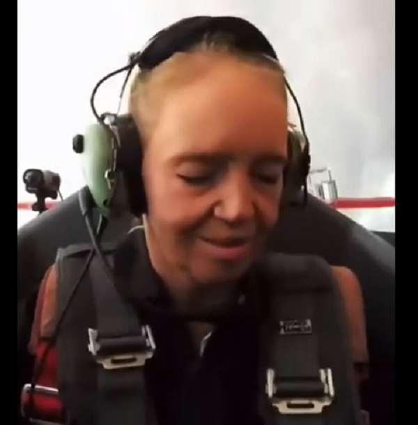 Gọi lực hấp dẫn tiêu chuẩn này của Trái đất (9,82 m/s^2 ) là 1G. Tuy nhiên, trong các chuyến bay của phi công, họ có thể gặp phải những tình huống có nhiều hơn hoặc ít hơn hằng số 1G này. Theo đó, sinh lý của cơ thể của họ đều sẽ bị ảnh hưởng và phản ứng với sự thay đổi của trong lực G.