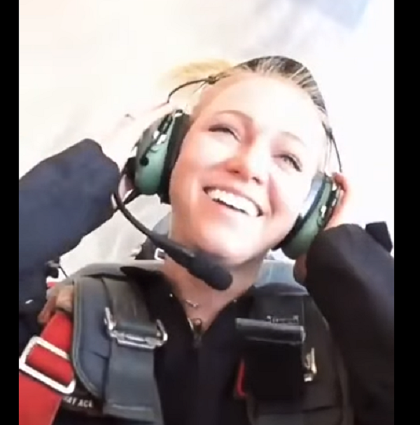 Gx được mô tả là lực tác động lên cơ thể từ ngực ra sau; Gy là một lực tác dụng từ vai này sang vai khác, và nó gặp phải trong quá trình cuộn aileron (một động tác nhào lộn trên không trong đó máy bay thực hiện một vòng quay 360°).