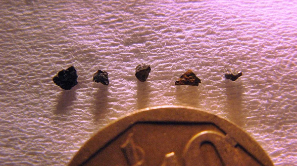 Sau khi phát hiện một mẫu đá Hypatia ở Ai Cập, nhóm nghiên cứu dẫn đầu bởi nhà địa hóa học Jan Kramers từ Trường Đại học Johannesburg ở Nam Phi đã sử dụng các kỹ thuật phân tích hóa học hiện đại để phân tích mà không khiến báu vật này bị phá huỷ.