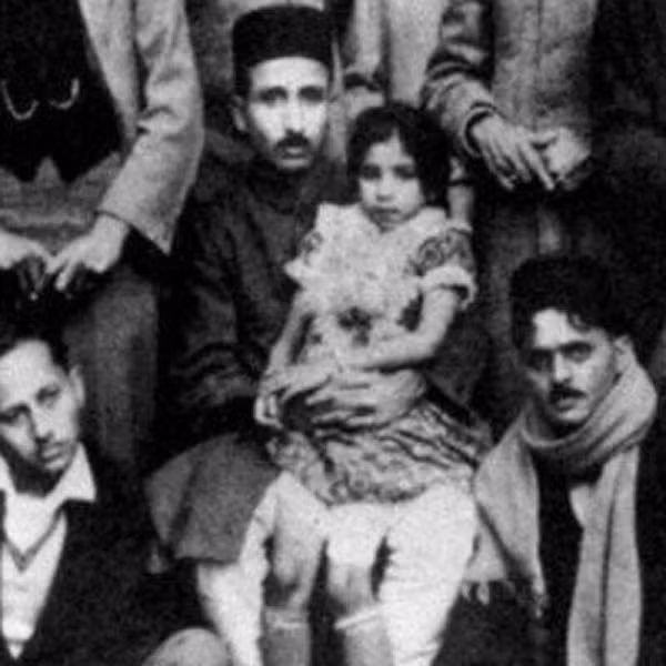 Cô nói về người chồng cũ, một thương gia, nhưng đến năm 9 tuổi mới tiết lộ tên của anh kèm theo những đặc điểm như có một cái mụn thịt ở má trái và luôn đeo kính đọc sách. Devi tiết lộ rằng tên của người chồng “kiếp trước” là Pandit Kedarnath Chaube, đôi khi được gọi là Kedar Nath.