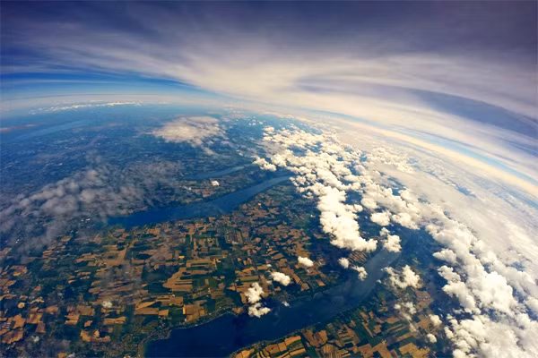 "Hầu hết các hoạt động của con người đều dẫn đến phát thải chất hóa học vào khí quyển. Vì vậy kiến thức về các phản ứng quyết định tính chất hóa học của khí quyển là rất quan trọng để có thể dự đoán hành động của chúng ta sẽ ảnh hưởng như thế nào đến khí quyển trong tương lai", nhà hóa học Kristan H. Møller, đồng tác giả cho biết.