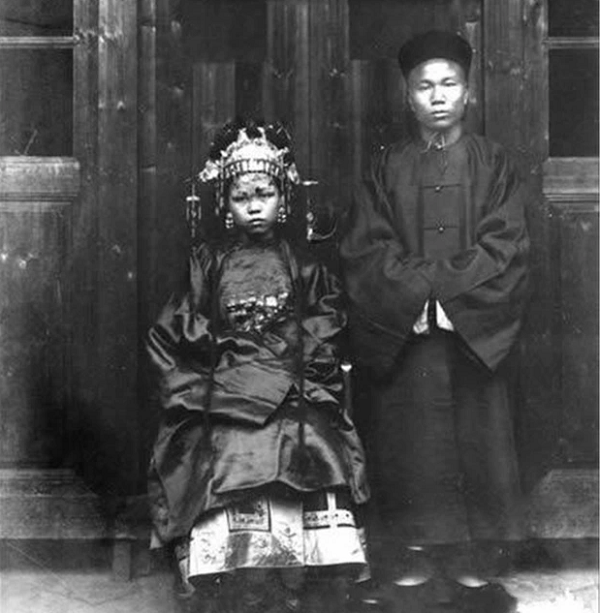 Đối với người xưa, hôn lễ là một dịp vô cùng trọng đại, vì vậy những người có thân phận khác nhau sẽ mặc trang phục không giống nhau.