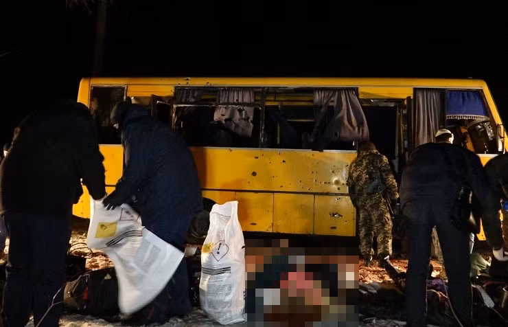 OSCE: Xe buyt o dong Ukraine bi trung rocket