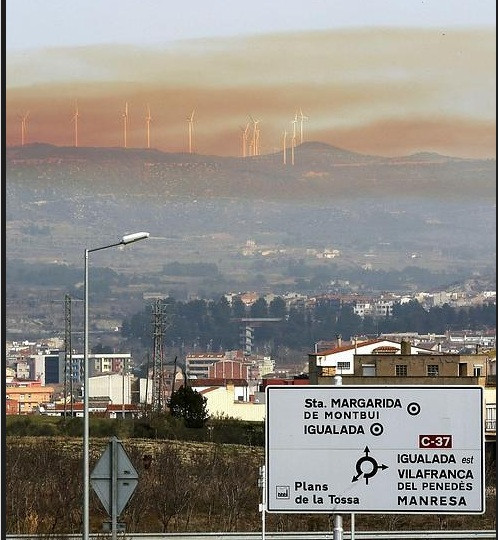 Đáng tiếc là khu vực này không có gió nên phải mất nhiều thời gian để đám mây biến mất.