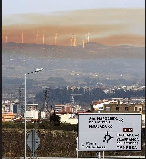 Đáng tiếc là khu vực này không có gió nên phải mất nhiều thời gian để đám mây biến mất.