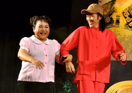 Nam De nghe si noi chuyen dien “de“