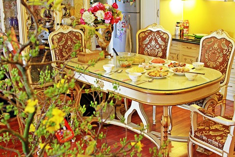 Vốn vợ Bắc chồng Nam nên bữa cơm ngày đầu năm của gia đình này có đầy đủ các món ăn truyền thống của cả hai miền.