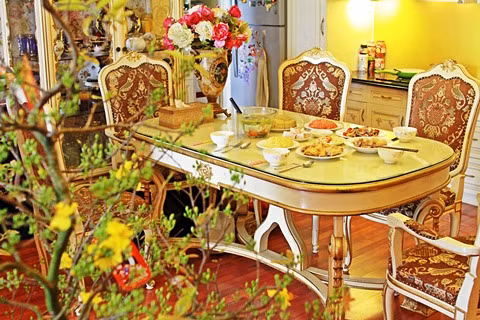 Vốn vợ Bắc chồng Nam nên bữa cơm ngày đầu năm của gia đình này có đầy đủ các món ăn truyền thống của cả hai miền.