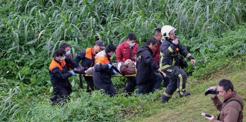 Công tác cứu hộ đang diễn ra khẩn trương.