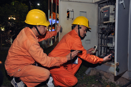 Nhung nguoi giu nguon sang cho dan ngay Tet-Hinh-3