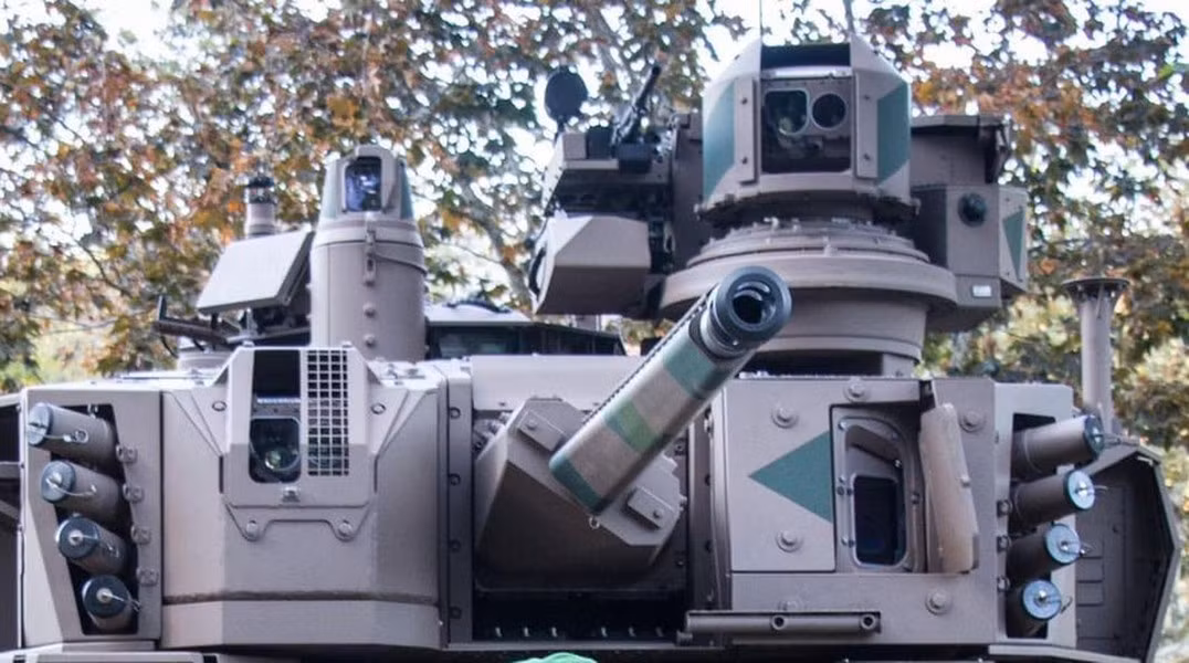 Các hệ thống này bao gồm cảm biến, radar cảnh giới, máy tính và tổ hợp đánh chặn, có khả năng quét 360 độ để phát hiện mục tiêu bắn tới như đạn chống tăng hoặc tên lửa.