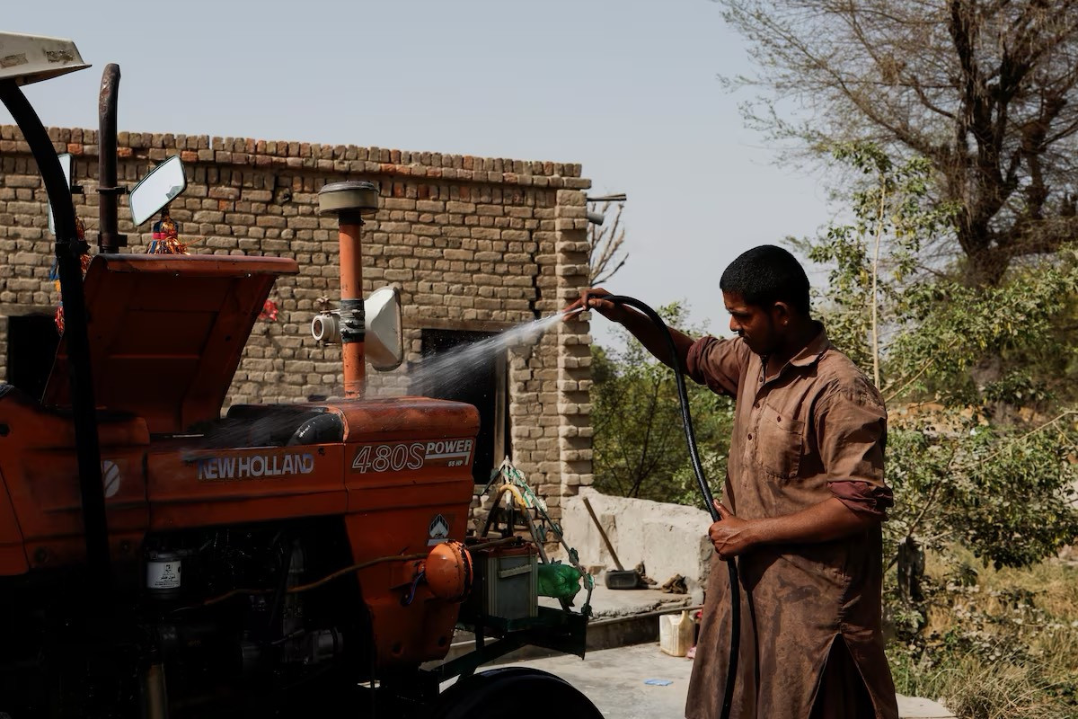 Mohenjo Daro là một thị trấn nhỏ ở Pakistan có mùa hè cực kỳ nóng bức, mùa đông ôn hòa và ít mưa. Nhiệt độ đã tăng lên tới 52,2 độ C trong 24 giờ qua. Các khu chợ tại đây thường rất nhộn nhịp khách hàng, nhưng trong đợt nắng nóng hiện nay, các cửa hàng gần như không có khách.