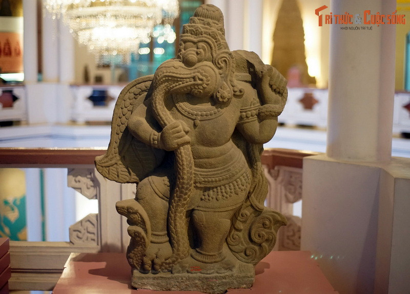 1. Bảo tàng Lịch sử Quốc gia Việt Nam ở Hà Nội là nơi đang lưu giữ và trưng bày hàng chục hiện vật có niên đại thuộc nhiều giai đoạn phát triển khác nhau của vương quốc Champa cổ