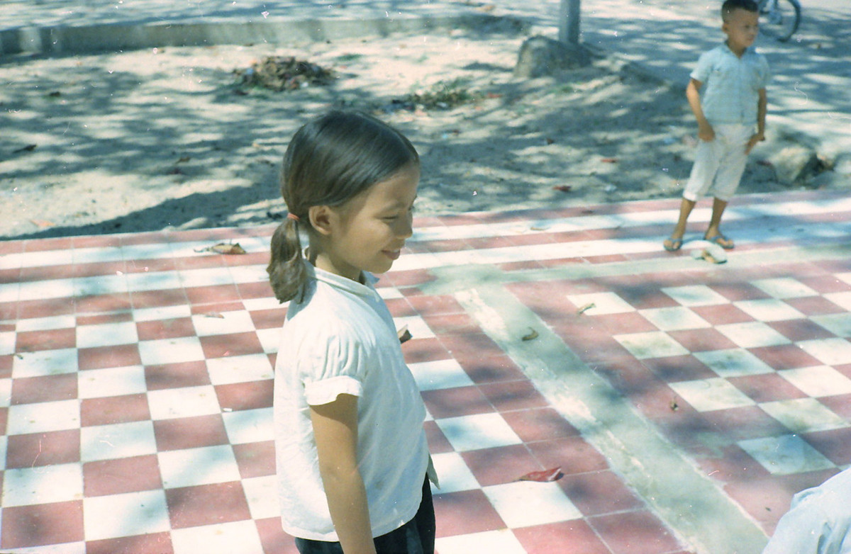 Thời điểm hiện tại, bé đã trở thành một người phụ nữ ngoài 60 tuổi. Ảnh: Michael Holt.